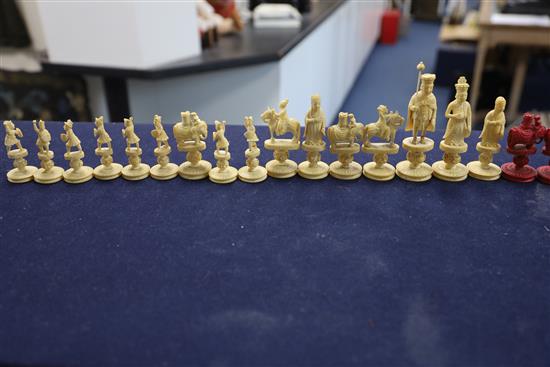 An early 19th century Chinese red stained and natural ivory rosette type chess set, kings 3.25in.